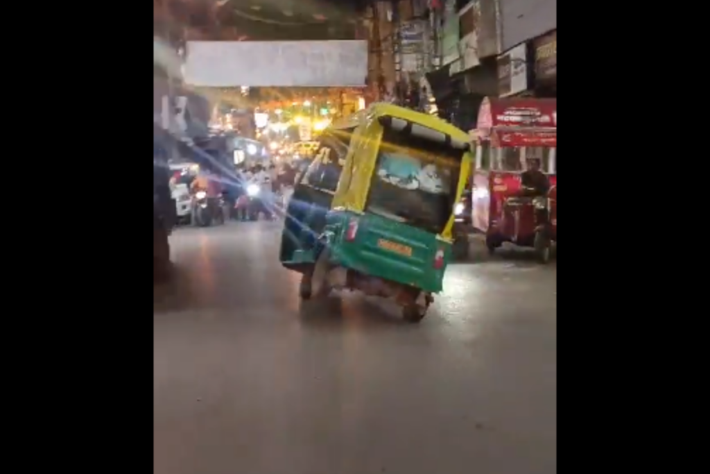 ujjain auto stunt