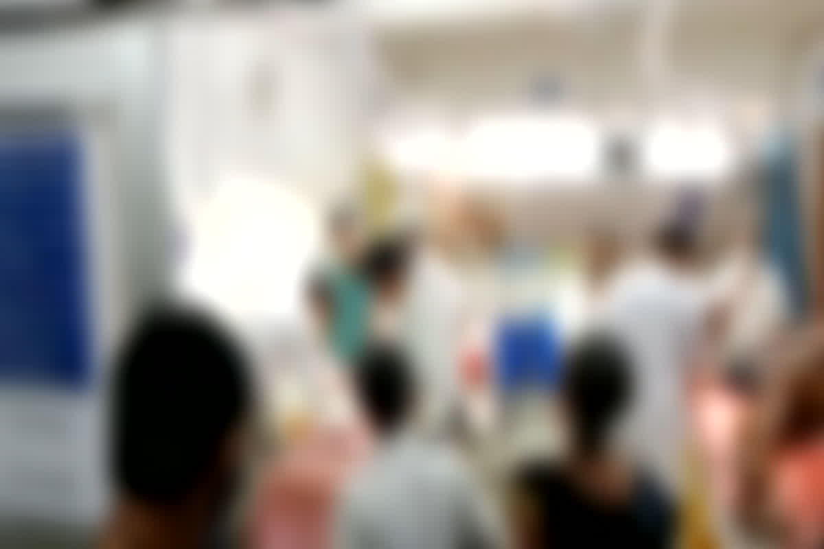 Katni News: नाबालिग के हाथ में ब्लास्ट हुई मोबाइल बैटरी, खून से लथपथ हाथ देख उड़ें पड़ोसियों के होश