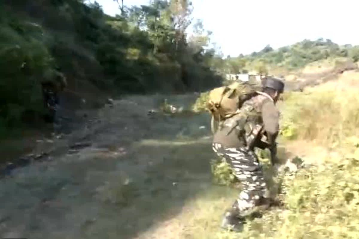 J&K Encounter: कालाकोटे में सुरक्षाबलों और आतंकियों के बीच मुठभेड़, 2-3 आतंकियों के छिपे होने की आशंका