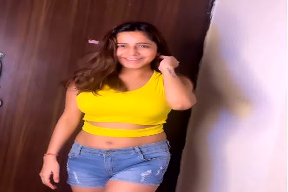 Kate Sharma Sexy Video: Kate Sharma ने क्रॉप टॉप पहनकर दिए सेक्सी पोज, वीडियो देख आप भी हो जाएंगे शर्म से लाल
