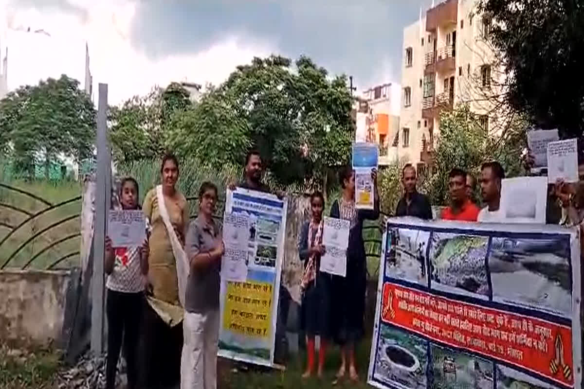 MP Vidhansabh Chunav 2023: विधानसभा चुनाव के बीच कई कॉलोनियों के रहवासियों नेताओं के खिलाफ खोला मोर्चा, गलियों में एंट्री बैन का लगाया पोस्टर