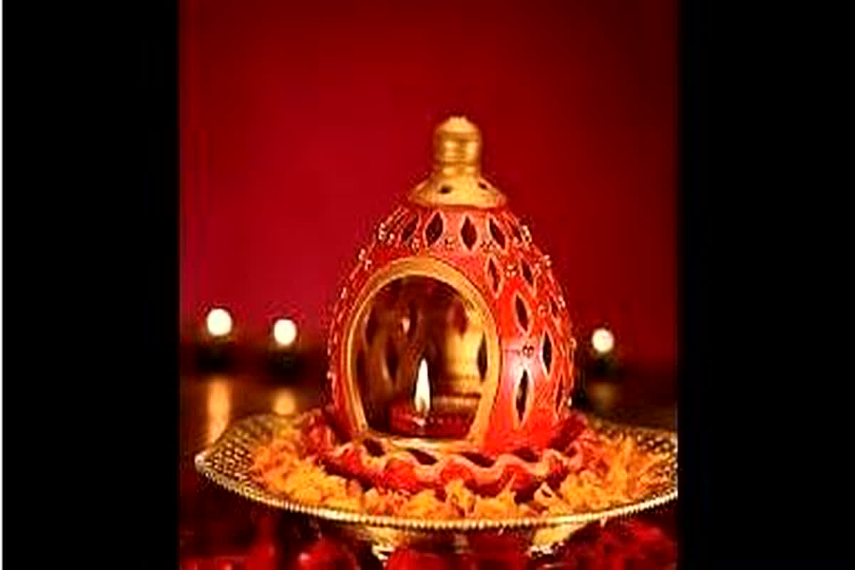 Navratri Akhand Jyoti: नवरात्रि में अखंड ज्योति जलाने का है बड़ा महत्त्व, जानें क्या है इसके पीछे की मान्यता