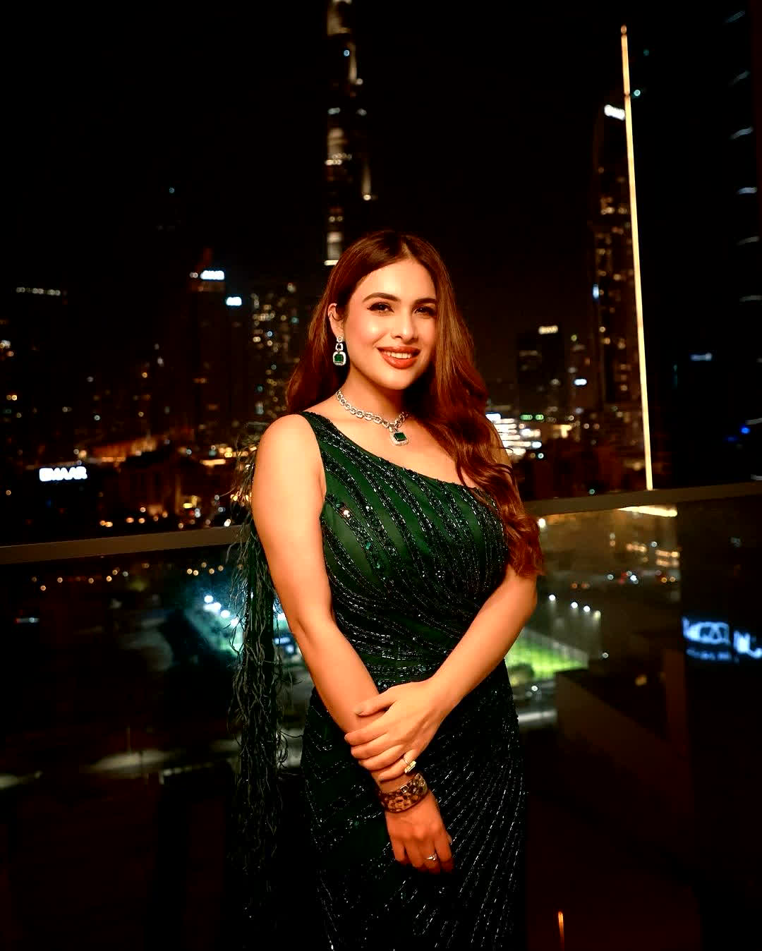 नेहा का लुक काफी ज्यादा अच्छा लग रहा है । इस तस्वीर को शेयर करते ही वह चारों तरफ छा गई हैं। नेहा को देख फैंस भी काफी खुश हो गए हैं। लोग उन्हें गॉर्जियस भी कह रहे हैं।