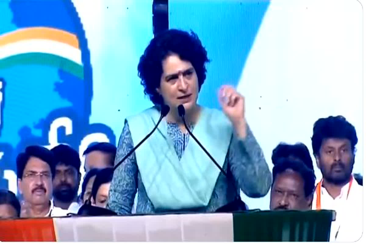 Telangana Elections 2023: तेलंगाना में कांग्रेस सरकार का वादा, 500 रुपए में गैस सिलेंडर, छात्राओं को देंगे ‘इलेक्ट्रिक स्कूटर’