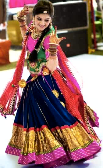 India, gujrat Navratri, Folk Dances, Garba, Traditional dress | Navratri  dress, Navratri, Navratri chaniya choli