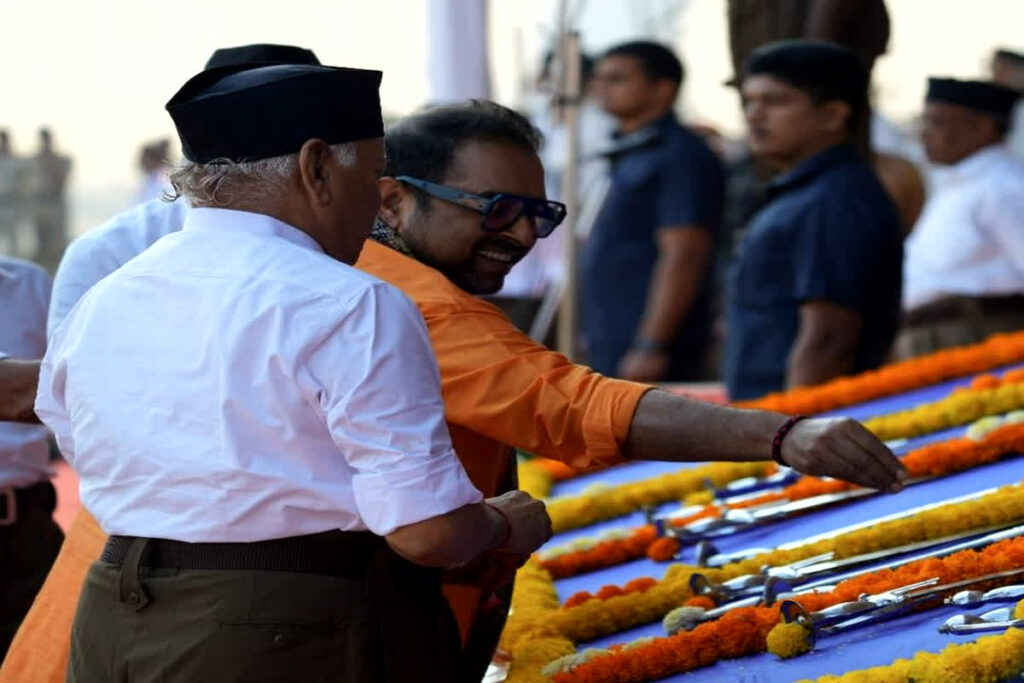 Shankar Mahadevan in RSS Shastra Puja