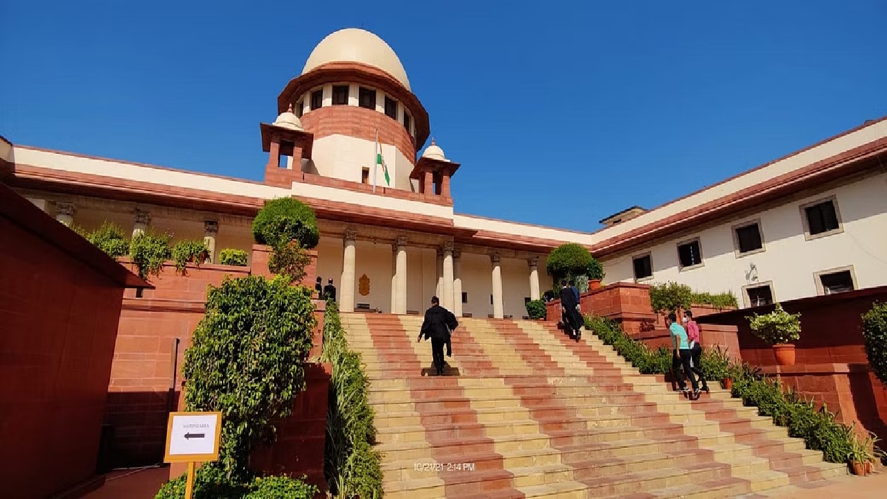 SC On Abortion Petition: सुप्रीम कोर्ट ने गर्भपात कराने वाली याचिका को किया खारिज, कहा- गर्भपात कराना एक बच्चे को मारने के समान