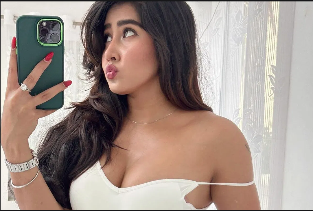 Sofia Ansari Sexy Photos: सोफिया अंसारी ने अपनी वो वाली तस्वीरों से मचाया बवाल,  देखकर खुद को रोक नही पाएंगे आप भी, अकेले में देखें ये Pics..