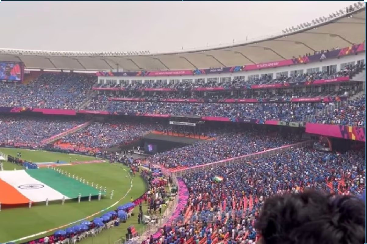 IND vs Pak match: क्रिकट फैंस की भीड़ से खचा खच भरा रहा स्टेडम राष्ट्र गान से गूंजा, देखें वीडियो….