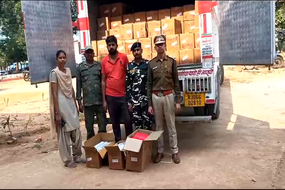 Balrampur News: विधानसभा चुनाव के मद्देनजर पुलिस की बड़ी कार्रवाई, ट्रक सहित इतने लाख का विस्फोटक पदार्थ किया जब्त, दो आरोपी गिरफ्तार