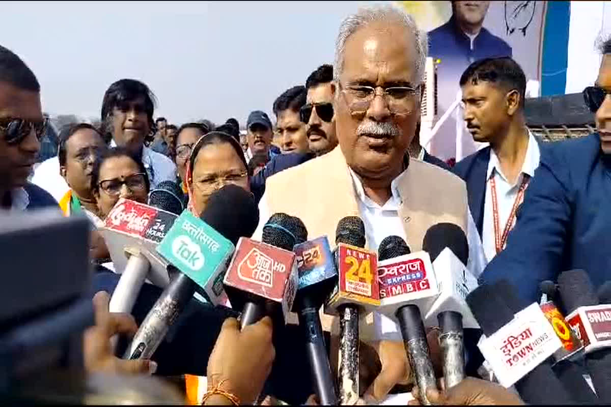 CG Assembly Election 2023: बालोद के 3 विधानसभा क्षेत्र में सीएम बघेल ने किया सभा को संबोधित, लोगों से की कांग्रेस को विजयी बनाने की अपील