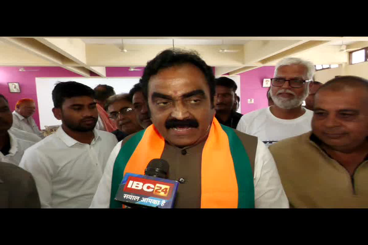 MP Assembly Election 2023: प्रत्याशियों के विज़न डॉक्यूमेंट जारी होने पर गरमाई राजनीति, सांसद राकेश सिंह ने जारी किया विकास का दृष्टि पत्र