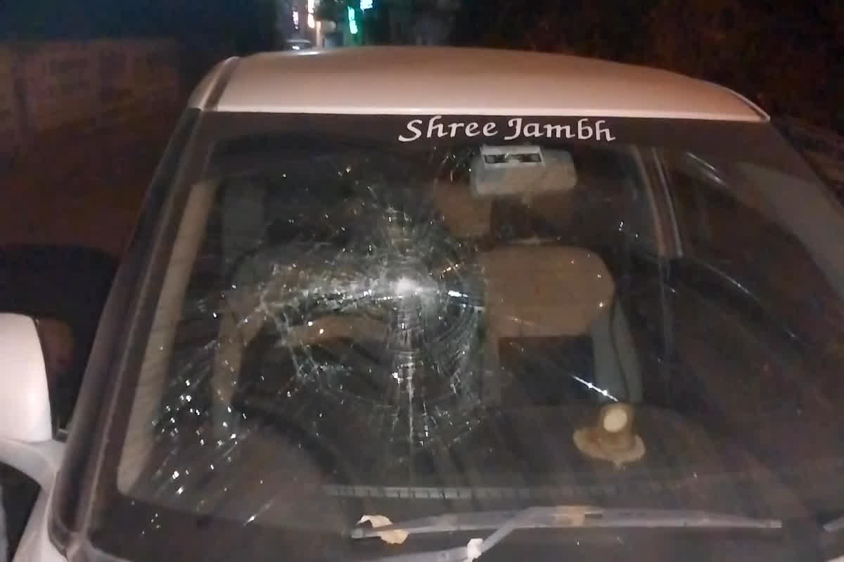 Harda News: चुनाव से एक दिन पहले कांग्रेस नेता पर हुआ जानलेवा हमला, अज्ञात हमलावरों ने तोड़े गाड़ी के शीशे