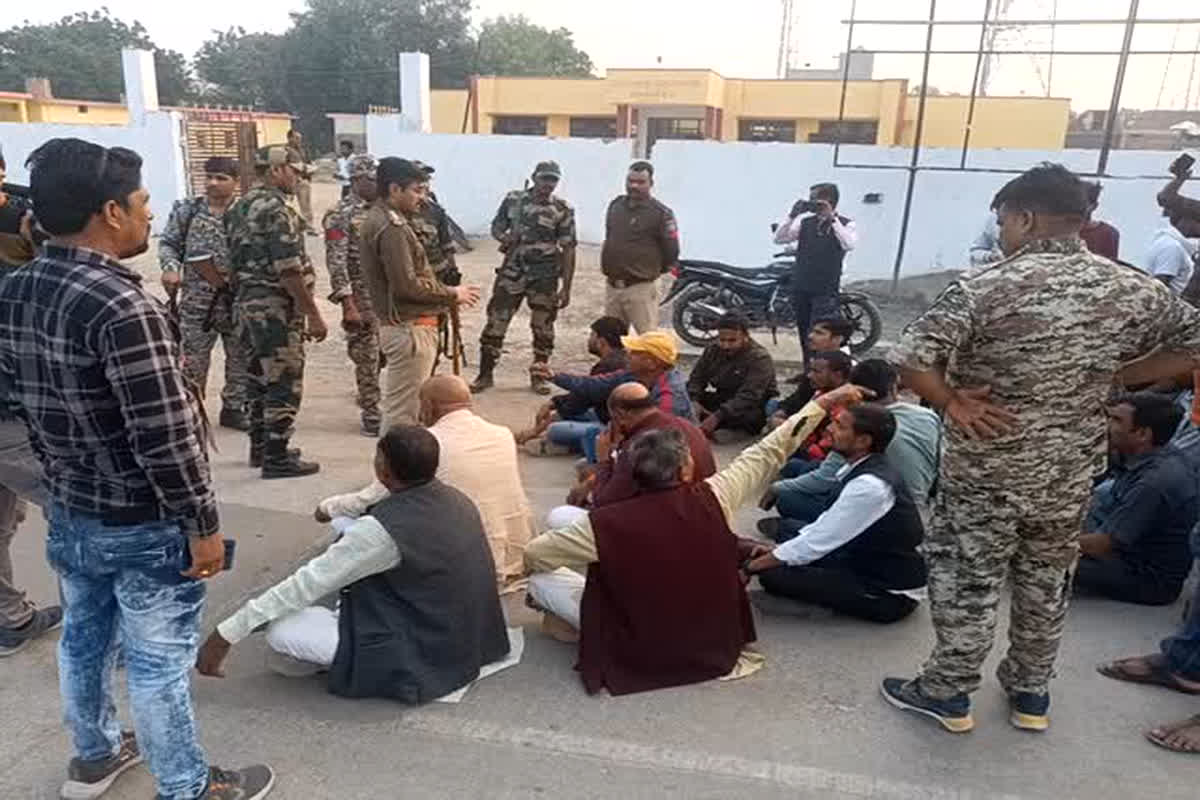 Bhind News: मतदान केंद्र के बाहर कांग्रेस प्रत्याशी के भाई के साथ हुई मारपीट, कार्यकर्ताओं ने भाजपा प्रत्याशी के बेटे पर लगाए गंभीर आरोप