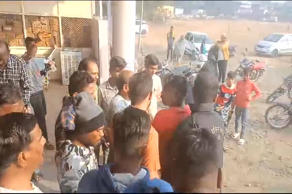 Sehora Woman’s Death News: महिला की मौत के बाद अस्पताल में परिजनों का हंगामा, अस्पताल प्रबंधन पर लगाए लापरवाही के आरोप