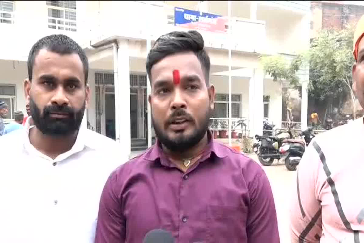 Jabalpur Love Jihad Case: जिले में हुआ लव जिहाद जैसा मामला, दूसरे धर्म के युवक साथ भागी युवती, परिजनों ने थाने पहुंच कर लगाए ये गंभीर आरोप