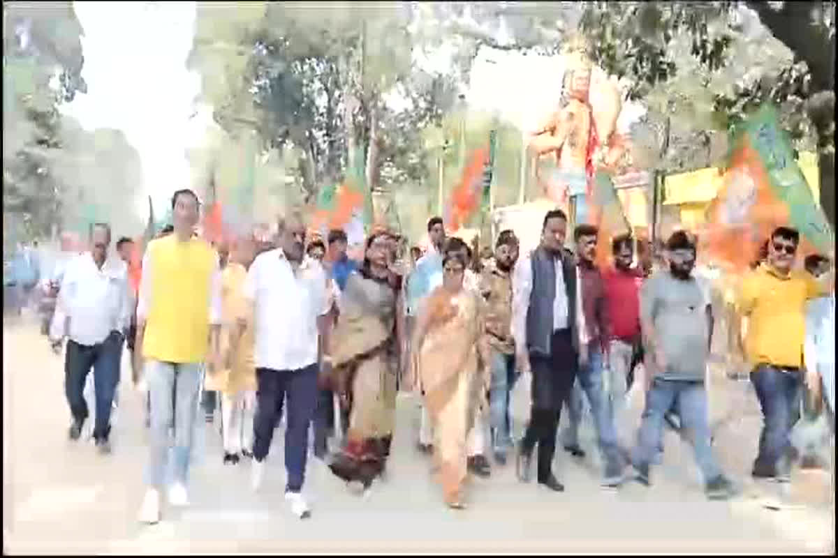 BJP Surrounded The Health Center: बीजेपी कार्यकर्ताओं ने किया स्वास्थ्य केंद्र का घेराव, कलेक्टर के नाम SDM को सौंपा ज्ञापन, दी उग्र आंदोलन करने की चेतावनी