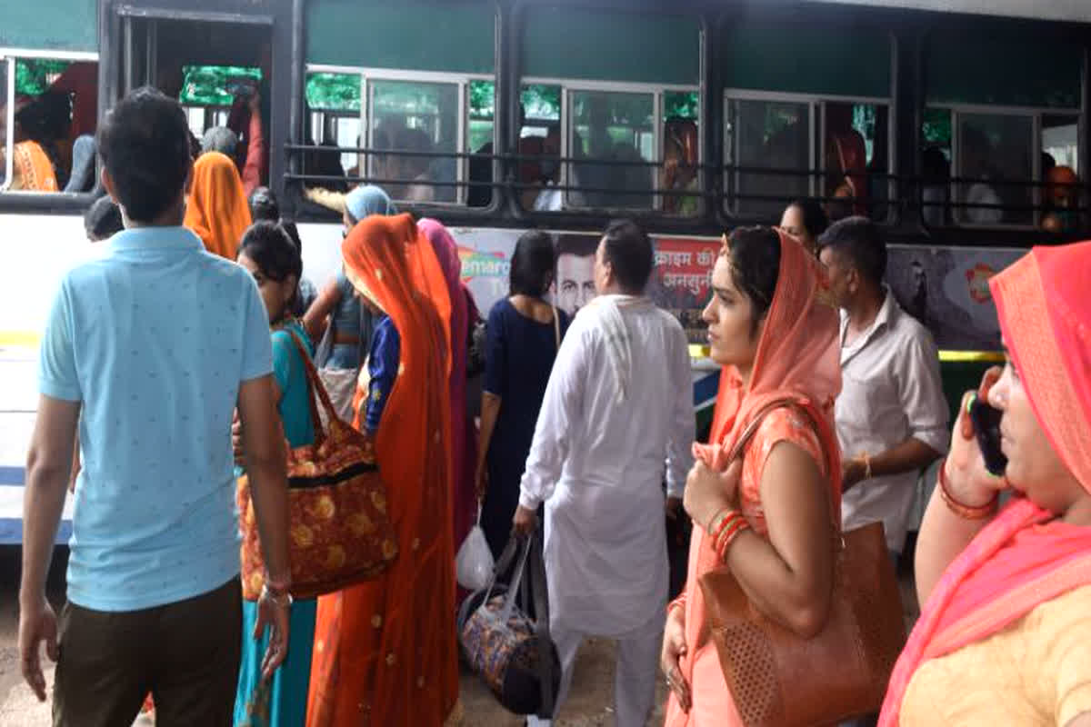 Free Travel for Women in Roadways Buses: नए साल से पहले महिलाओं को मिला बड़ा तोहफा, अब रोडवेज बस में सफर के दौरान नहीं देना होगा टिकट