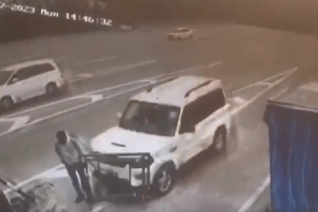 Drunk man runs car over toll plaza employee