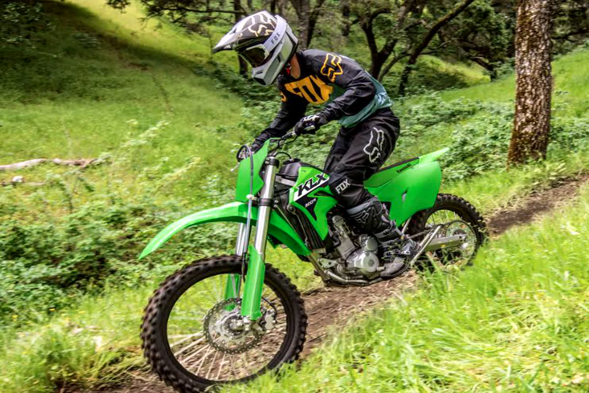 New Kawasaki Bikes: Kawasaki ने लॉन्च की दो नई डर्ट बाइक, कीमत से लेकर फीचर्स तक सब कुछ जानें यहां