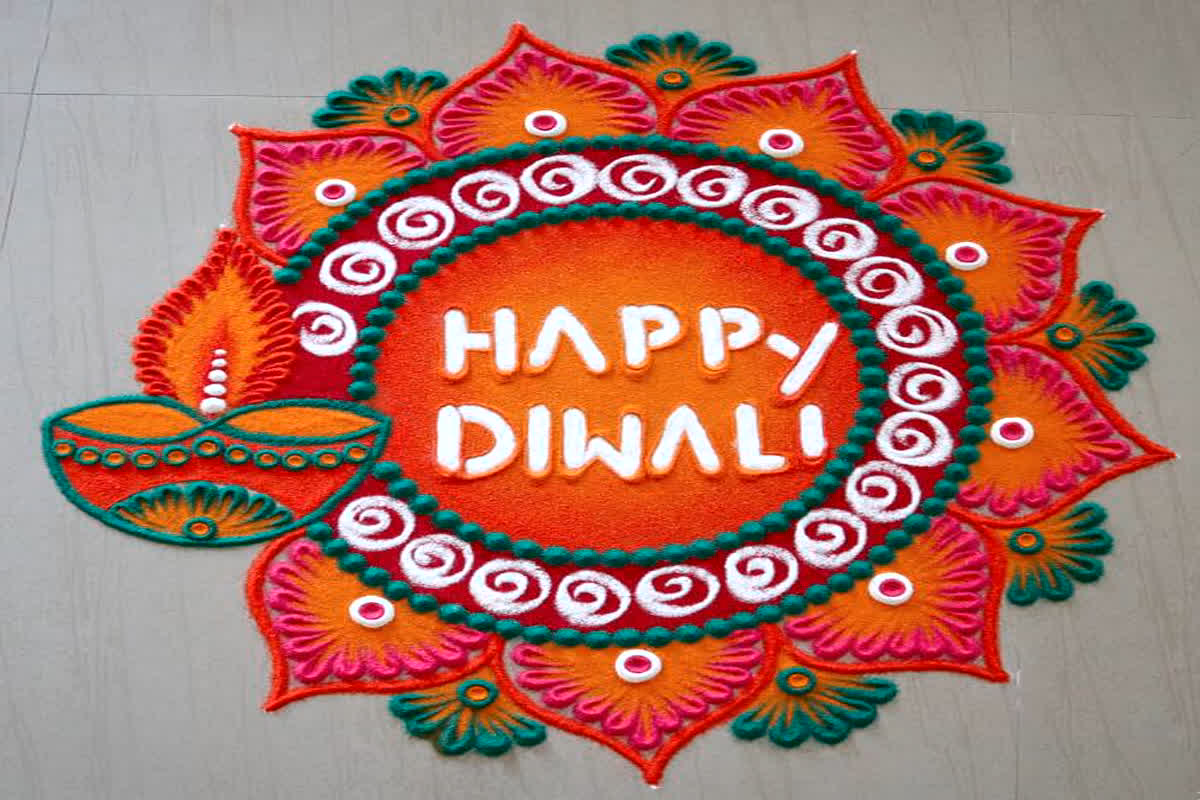 Diwali Rangoli Design: इस दिवाली इन खूबसूरत रंगोलियों से सजाएं अपने घर का आंगन, यहां देखें डिजाइन