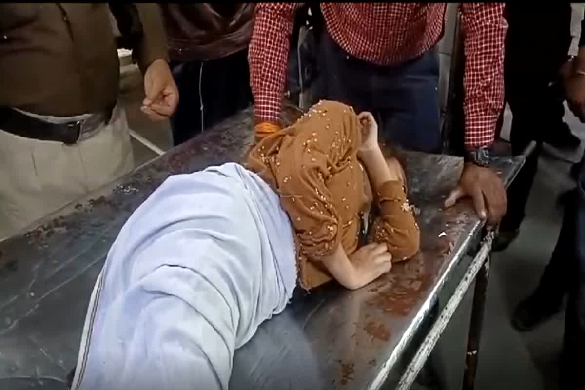 Gwalior News : युवती ने किले से लगाई छलांग, गंभीर हालत में ले जाय गया इलाज के लिए