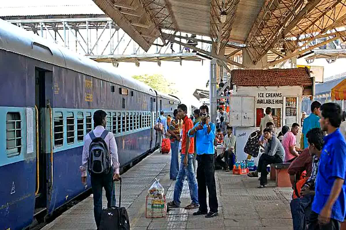 Train Cancelled: रेल यात्रियों की बढ़ी मुश्किलें… प्रदेश में 12 मई से 7 अगस्त तक परिवर्तित मार्ग से चलेगी 30 से ज्यादा गाड़ियां, कई रहेंगी रद्द, देखें लिस्ट
