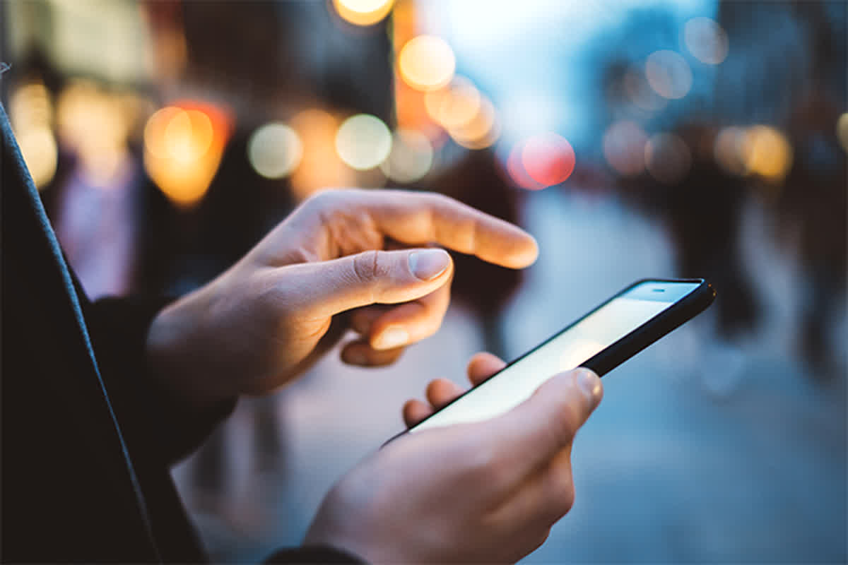 How to Watch Movie Without Internet: अब बिना इंटरनेट मोबाइल पर लें मूवी का मजा, बस करना होगा ये काम