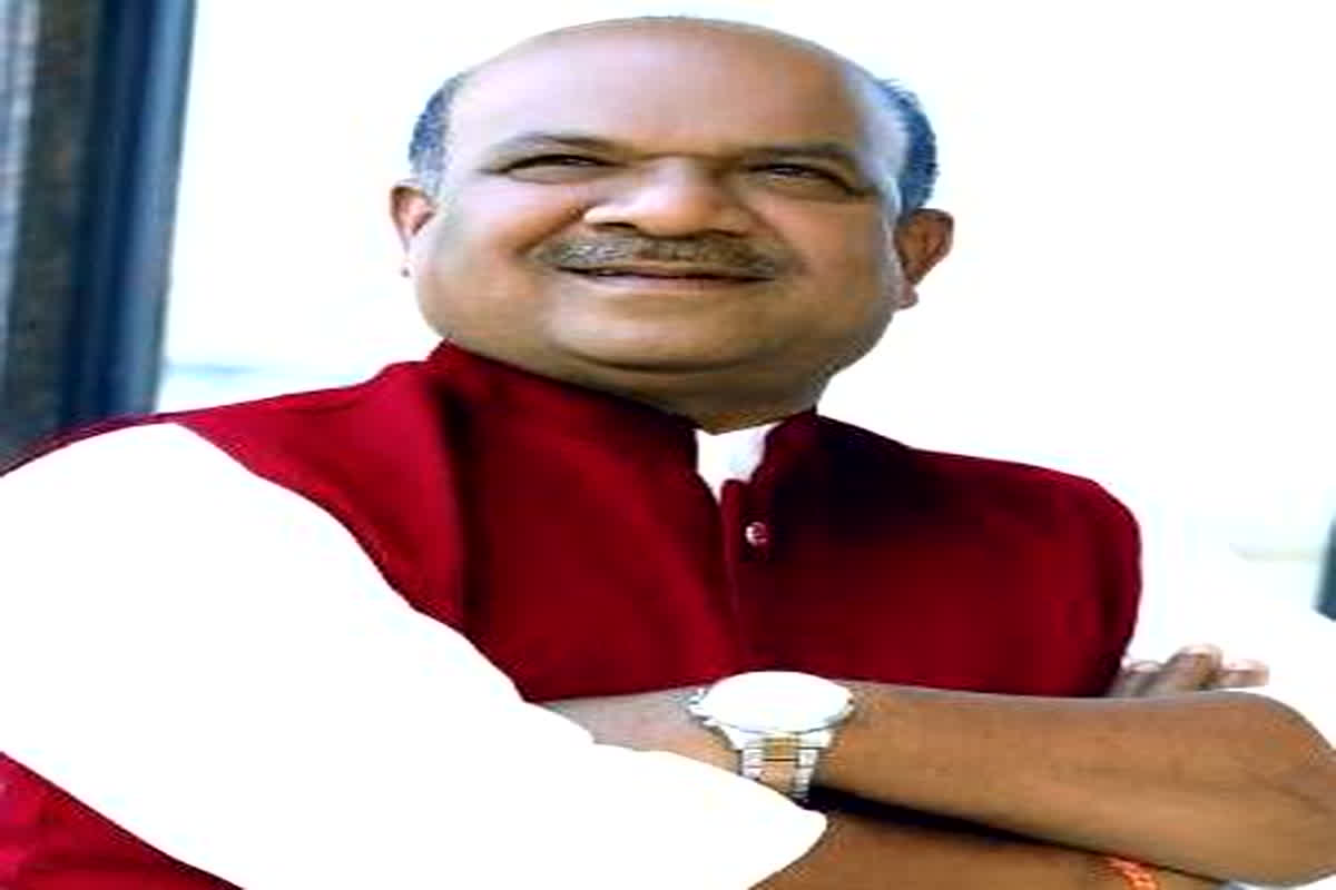 Mohla-Manpur Election 2023: MLA इंदर शाह ने डाला वोट, मतदान केंद्र के बूथों में लगी लंबी लाइन