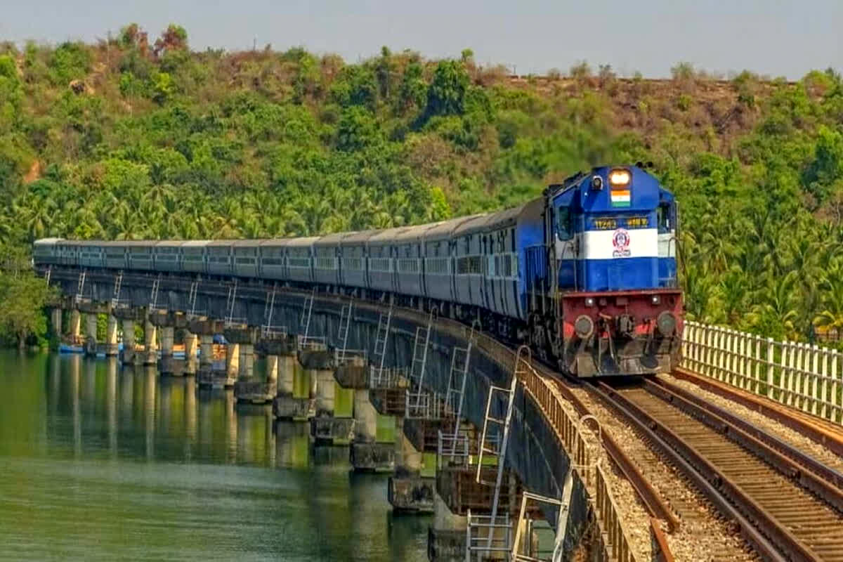 IRCTC Tour Package: ज्योतिर्लिंगों के दर्शन करने का मिलेगा सुनहरा मौका, यहां जाने पूरी टूर डिटेल्स और खर्च