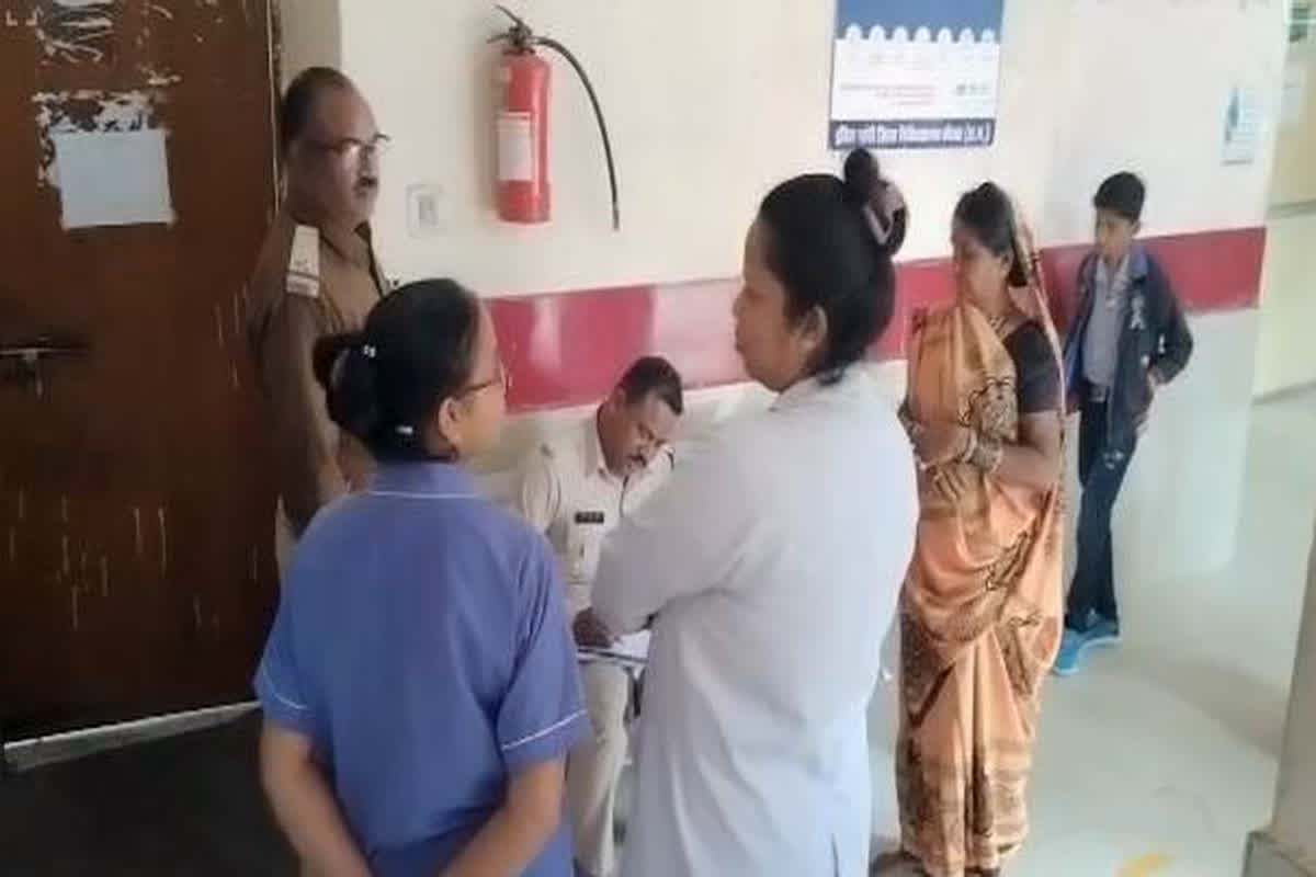 Korba Medical College News : मितानिन ने महिला डॉक्टर को जड़ा थप्पड़, डॉक्टरों में जमकर आक्रोश