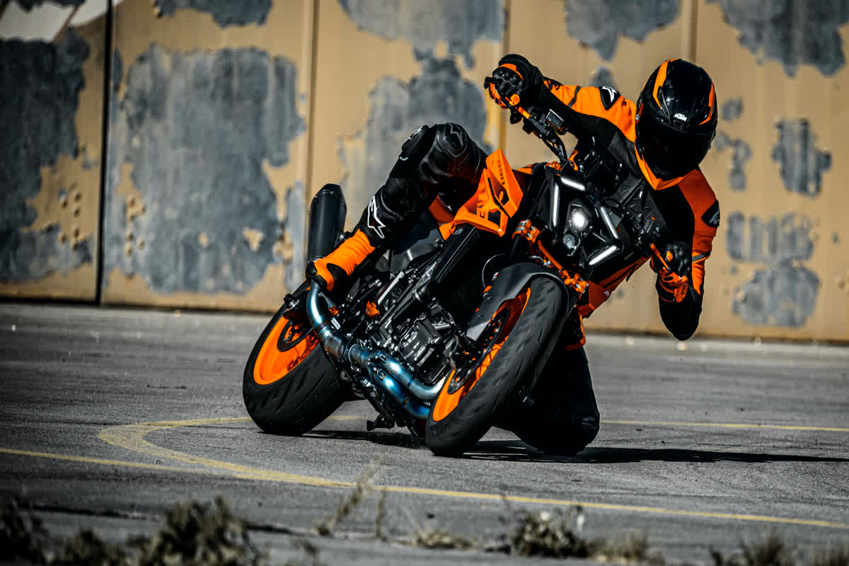 KTM 990 Duke Unveiled : बाइक लवर्स के लिए आई खुशखबरी, KTM Duke 990 जल्द होगी लॉन्च, मिलेंगे ये दमदार फीचर्स