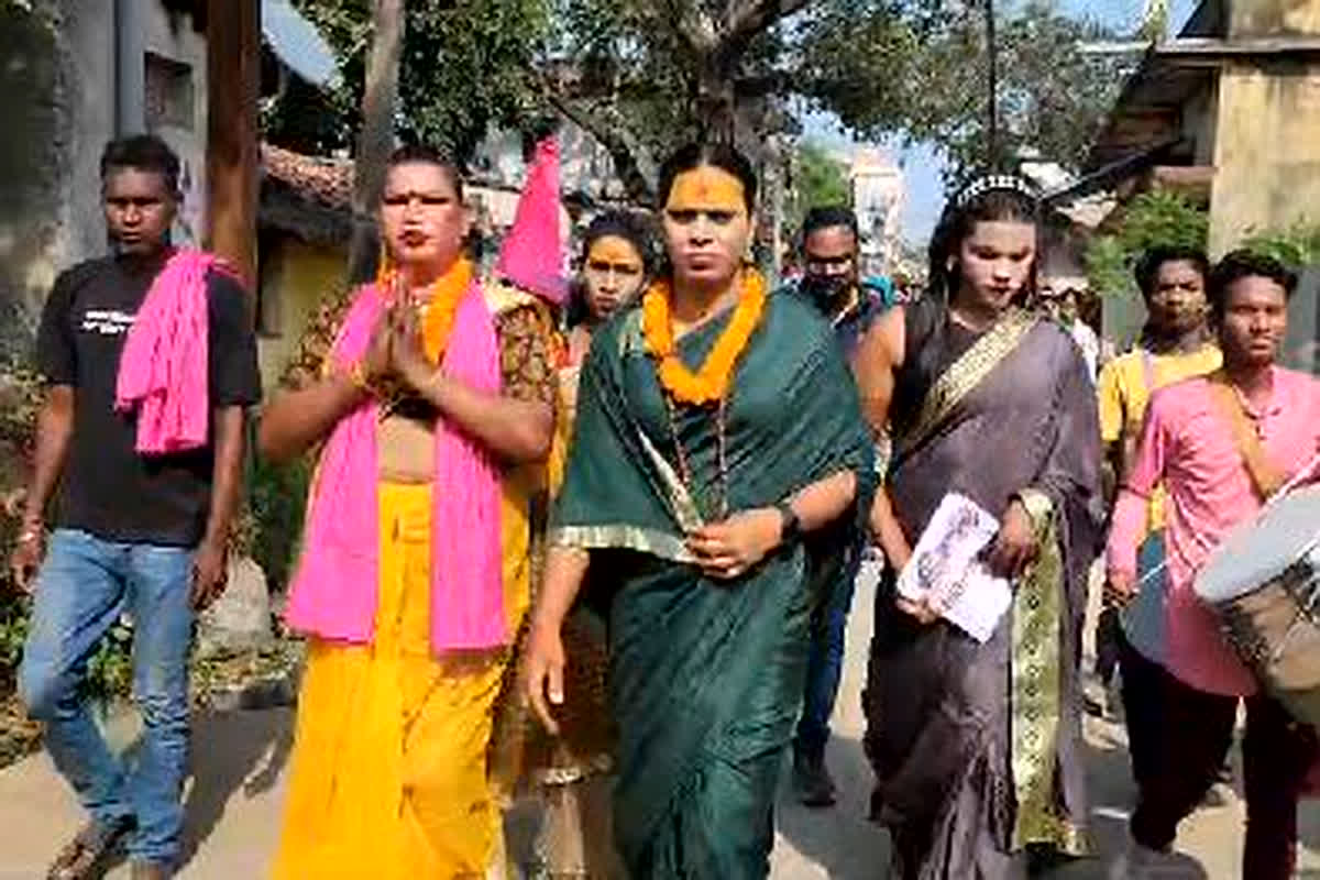 Raigarh Assembly Elections 2023: इस प्रत्याशी ने चुनाव प्रचार के लिए किन्नरों को किया आमंत्रित, दुआएं और आशीर्वाद देकर मांग रही वोट