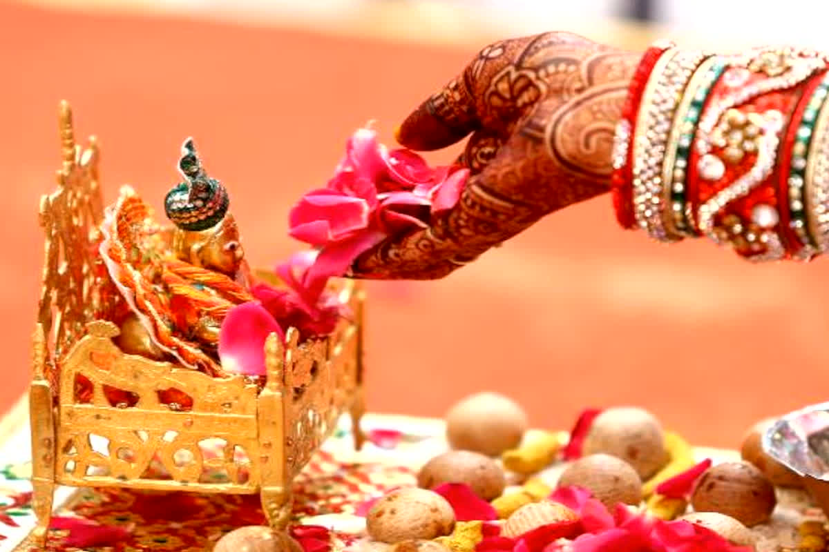 Margashirsha Purnima 2023:  साल खत्म होने से पहले जरूर रखें ये व्रत, कंगाली से दिलाएगा छुटकारा, दूर होंगे सारे कष्ट