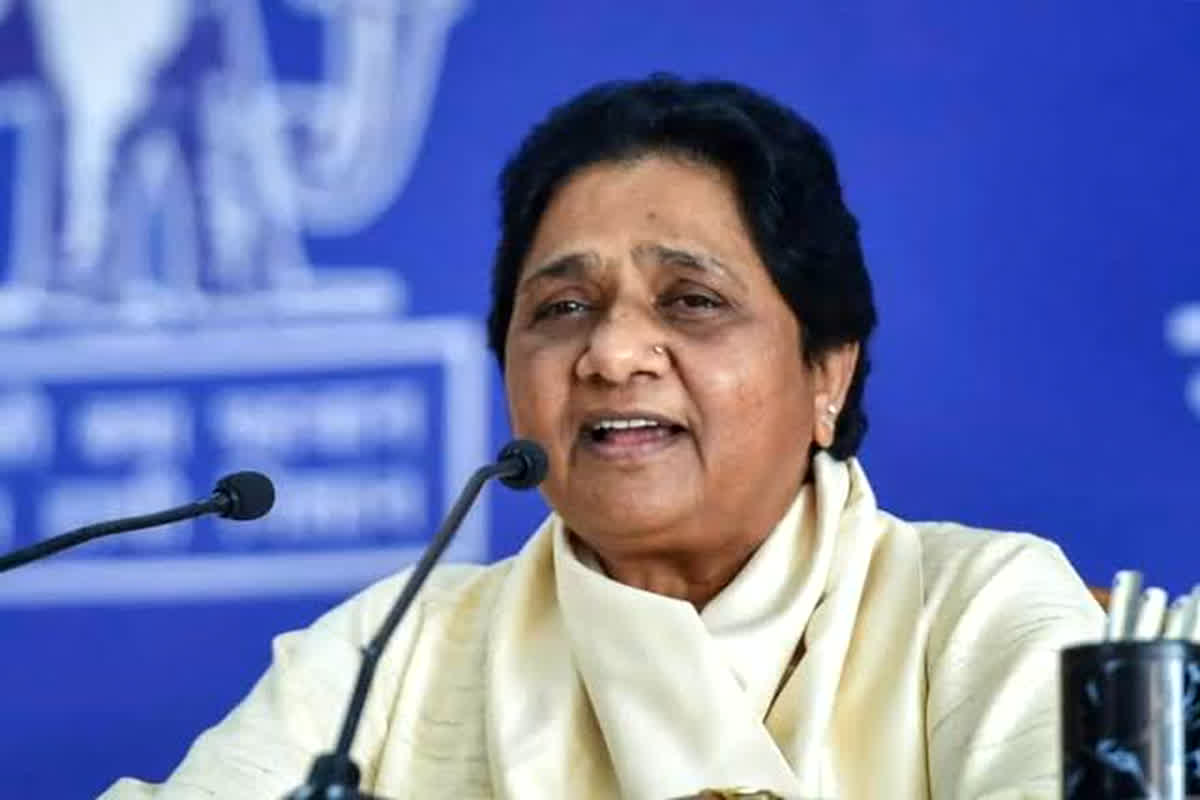 Mayawati on BJP’s Hindutva Card: बीजेपी के हिंदुत्व कार्ड पर मायावती का हमला, कहा – मुस्लिमों पर हो रही ज्यादती, गरीबों का नहीं होने वाला भला