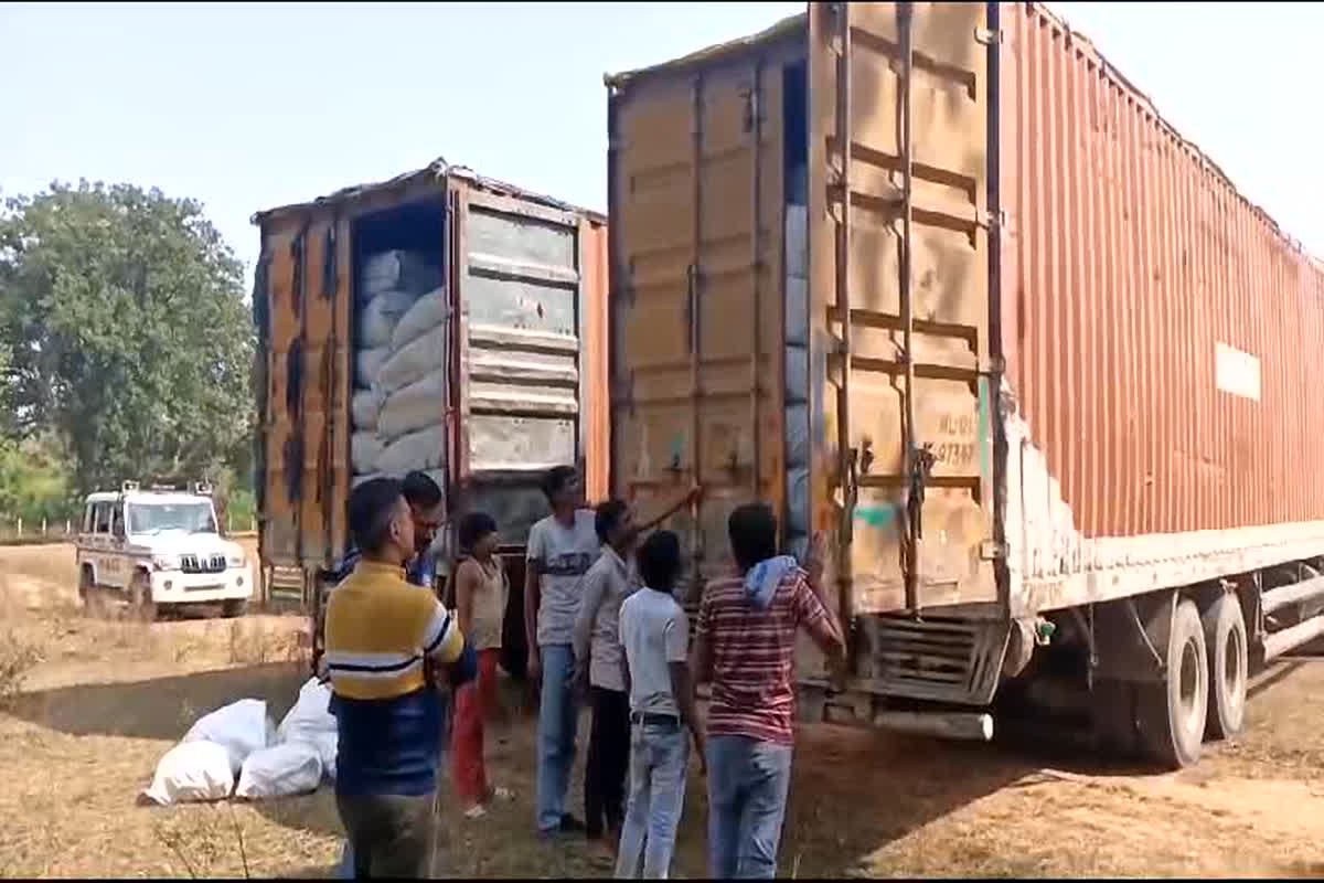 Pendra News: चुनाव के मद्देनजर पुलिस की बड़ी कार्रवाई, इतने लाख के गुड़ाखू से भरे 3 कंटेनर किए जब्त