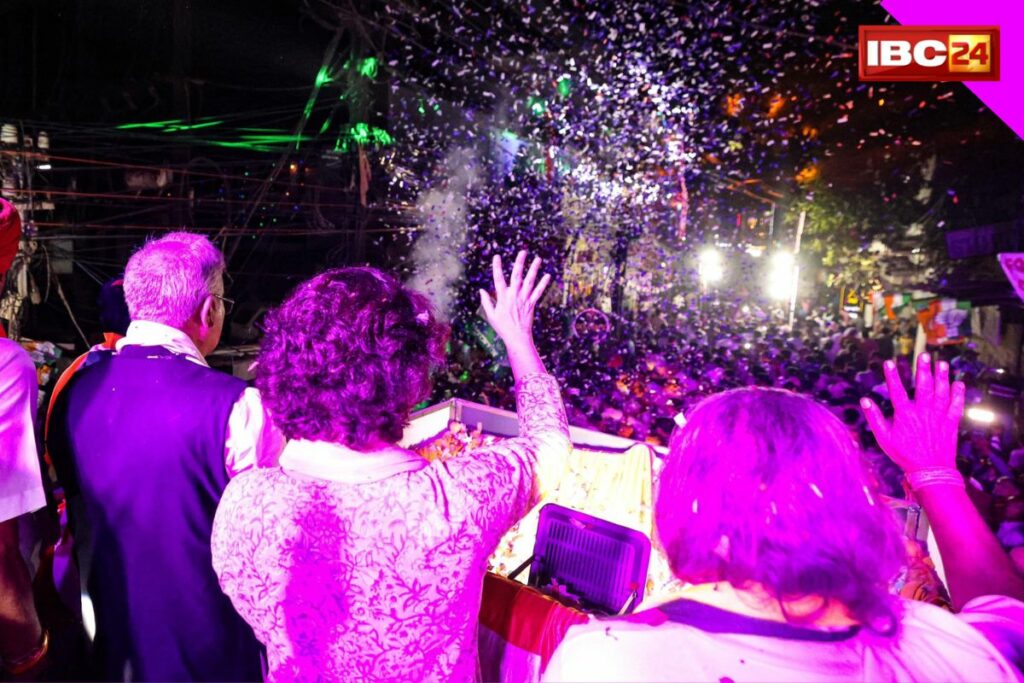 Priyanka Gandhi Road Show Pics