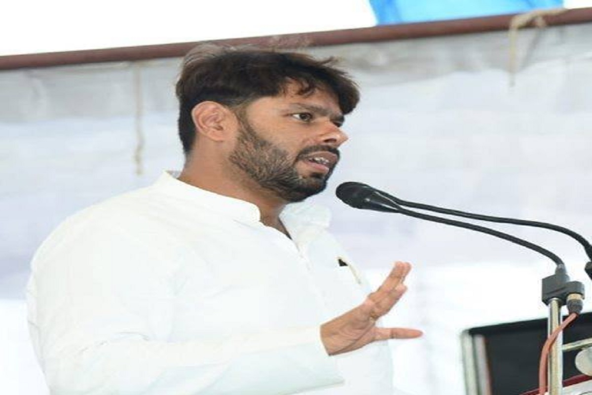 Ashish Chhabra Net Worth: हत्या की कोशिश के आरोपी को कैसे जिताएंगी बेमेतरा की जनता? कांग्रेस के दागी विधायक आशीष छाबड़ा ने पुलिस जवान को भी नहीं छोड़ा!