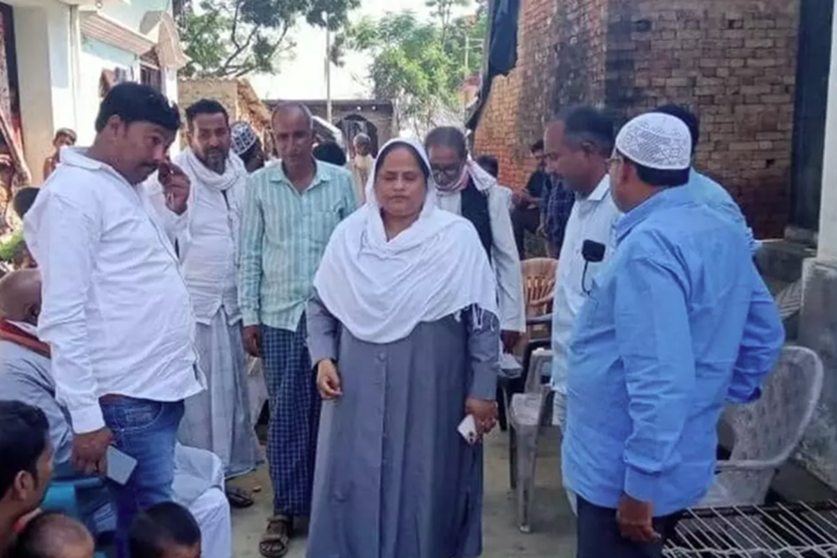 महिला मुस्लिम विधायक ने किया मंदिर का दौरा, वापस आने पर मंदिर को किया ‘गंगाजल से शुद्ध’