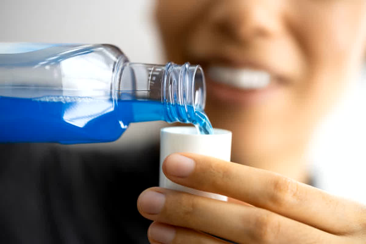 Side Effects Of Mouthwash: रोजाना माउथवॉश इस्तेमाल करने वाले सावधान…! वरना सेहत के लिए पड़ सकता है भारी