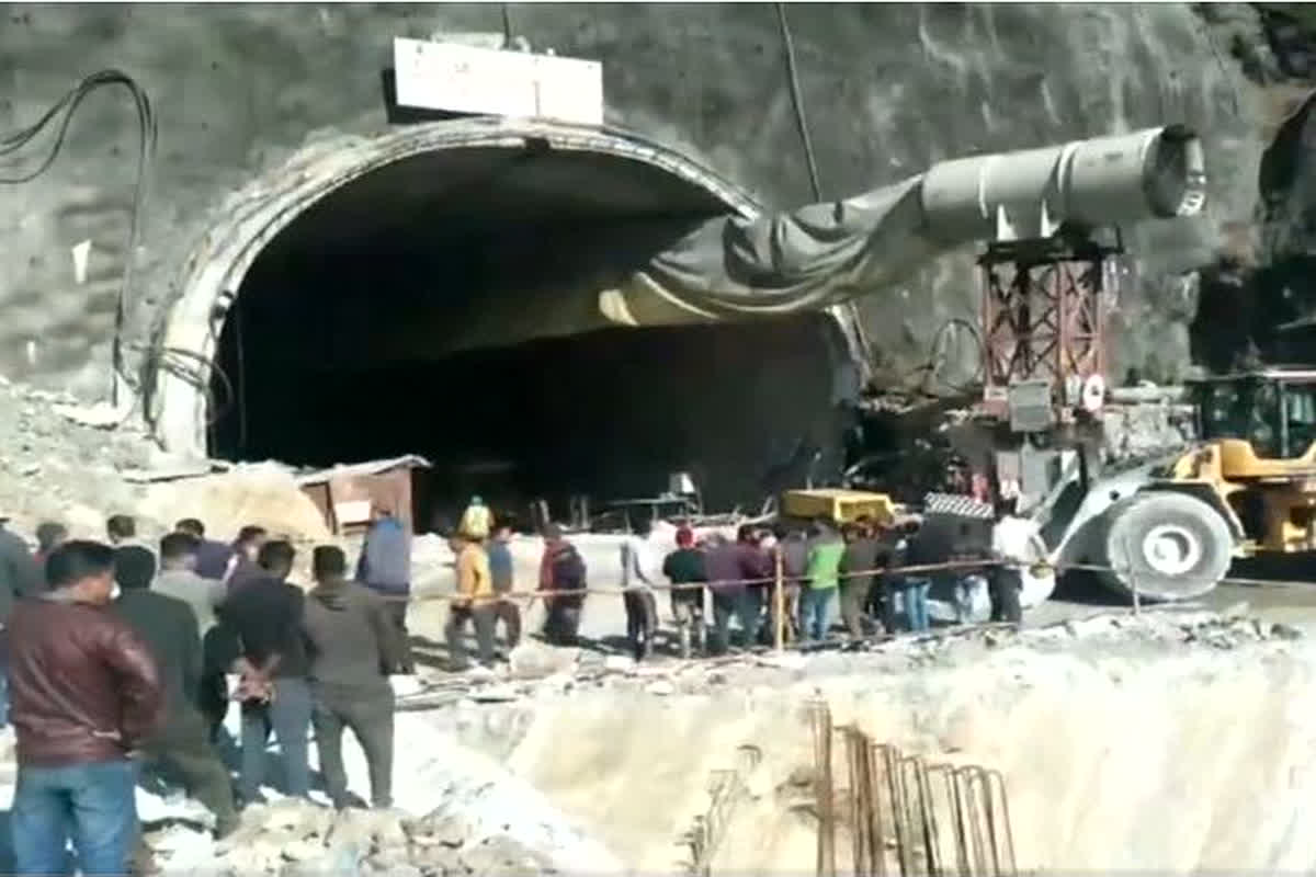 Uttarakhand Tunnel Accident Update : 8 दिनों से टनल में फंसे हैं 41 मजदूर, बचाने के लिए पांच प्लान पर एक साथ शुरू होगा काम