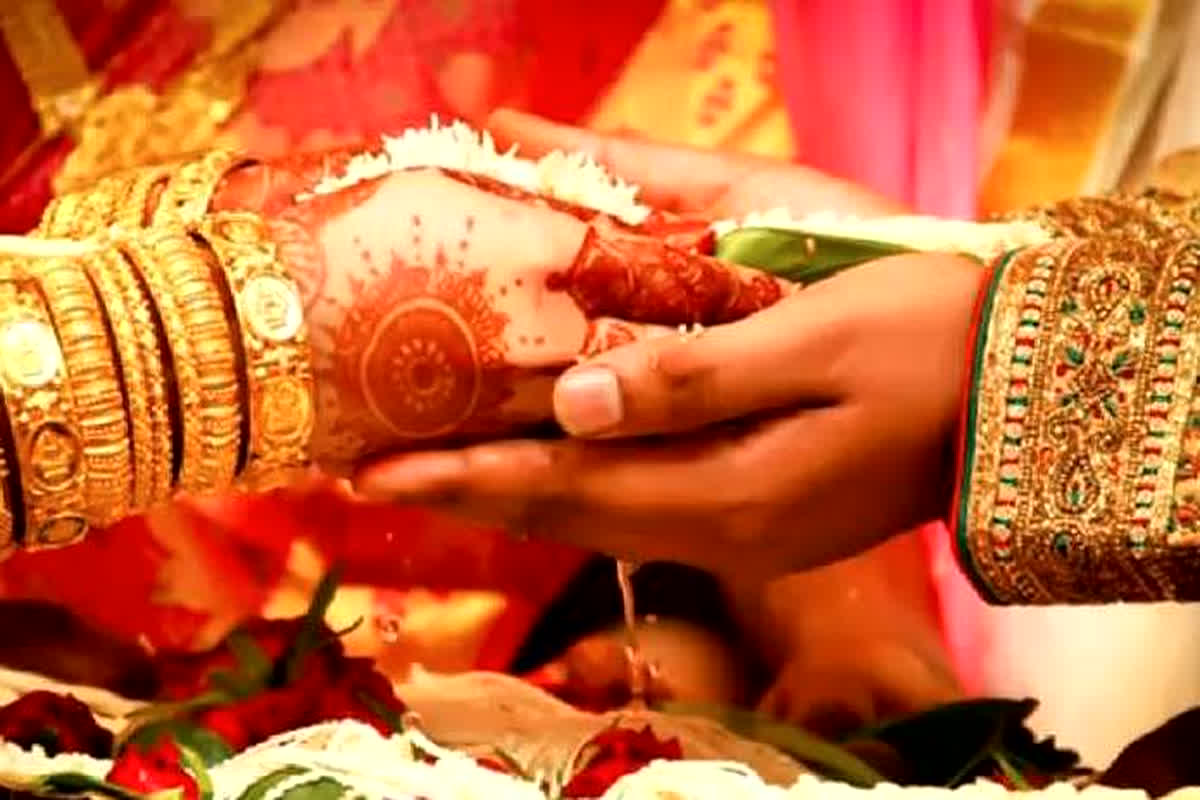 Vivah Muhurat 2023-24: विवाह के लिए इस साल है बस इतने मुहूर्त, जल्दी करें नहीं तो शादी के लिए करना होगा 2024 का इंतजार
