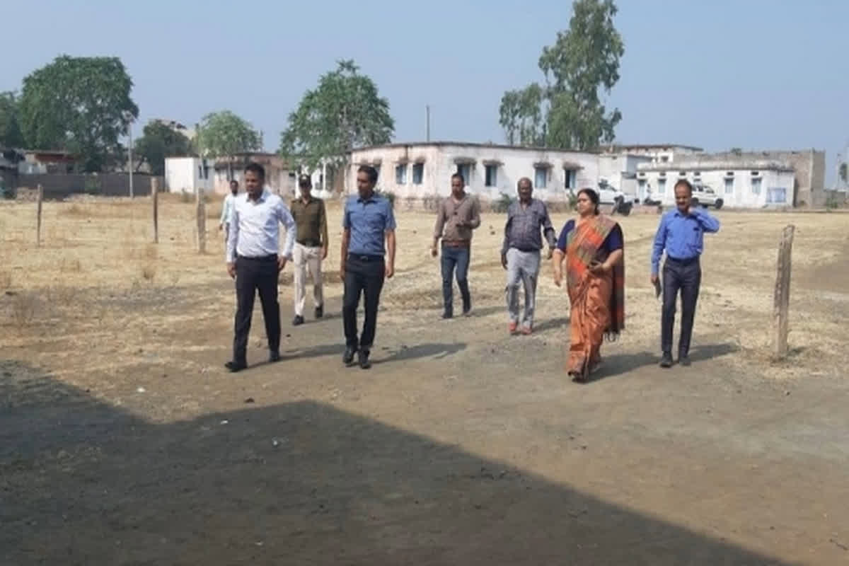 Bhopal Teachers Suspended: दो शिक्षकों को निलंबित, दो आउटसोर्स ऑपरेटरों की सेवा समाप्त, कलेक्टर ने इस वजह से लिया निर्णय…