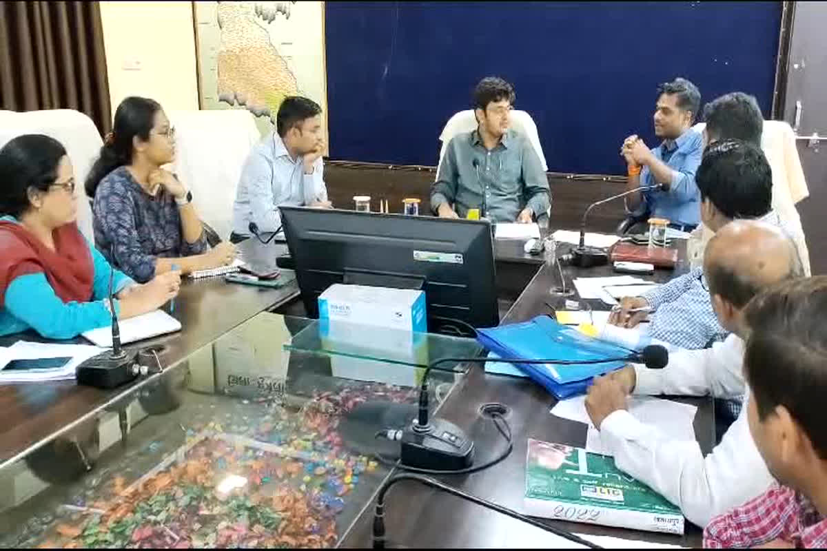 CG Vidhan Sabha News: मतदान से पहले शुरु हुई प्रशासनिक तैयारियां, कलेक्टर व जिला निर्वाचन अधिकारी ने अधिकारियों कर्मचारियों को दिए आवश्यक निर्देश
