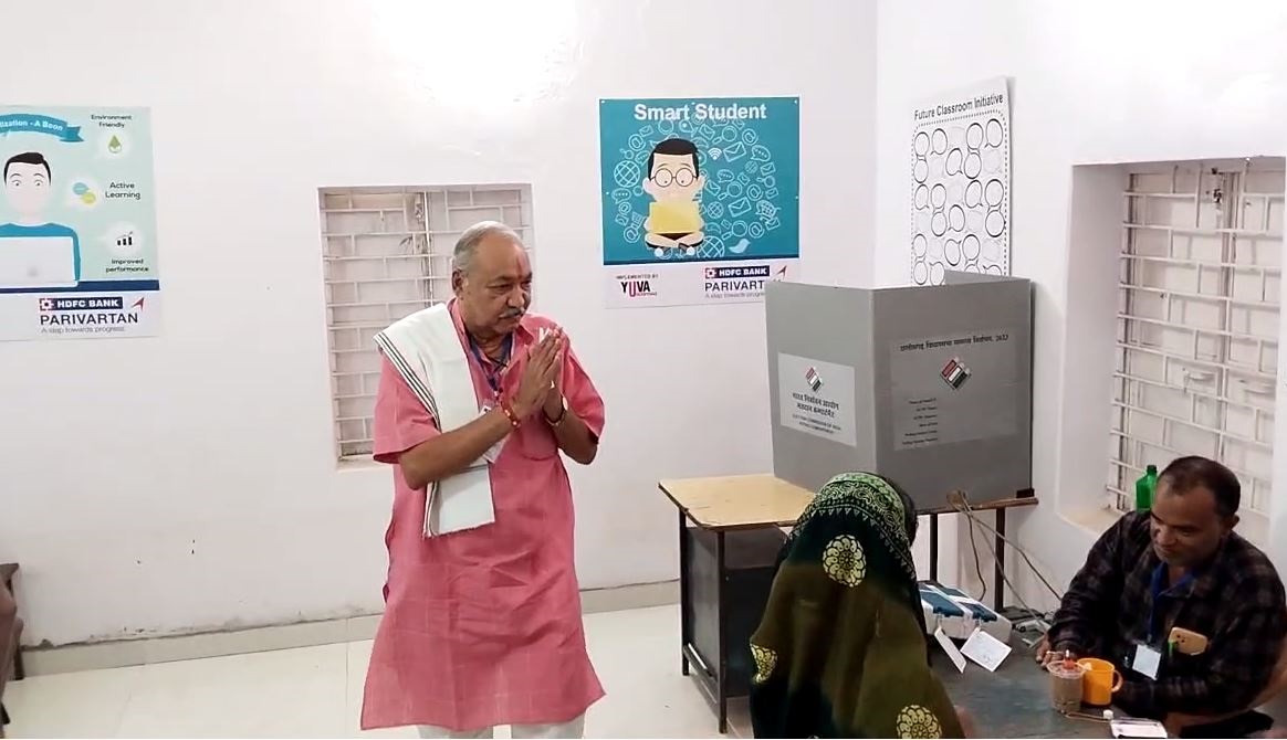 Saja Assembly Election: साजा विधानसभा में मंत्री रविन्द्र चौबे, भटगांव में कांग्रेस प्रत्याशी पारसनाथ राजवाड़े, भरतपुर सोनहत विधायक गुलाब कमरो ने डाला वोट
