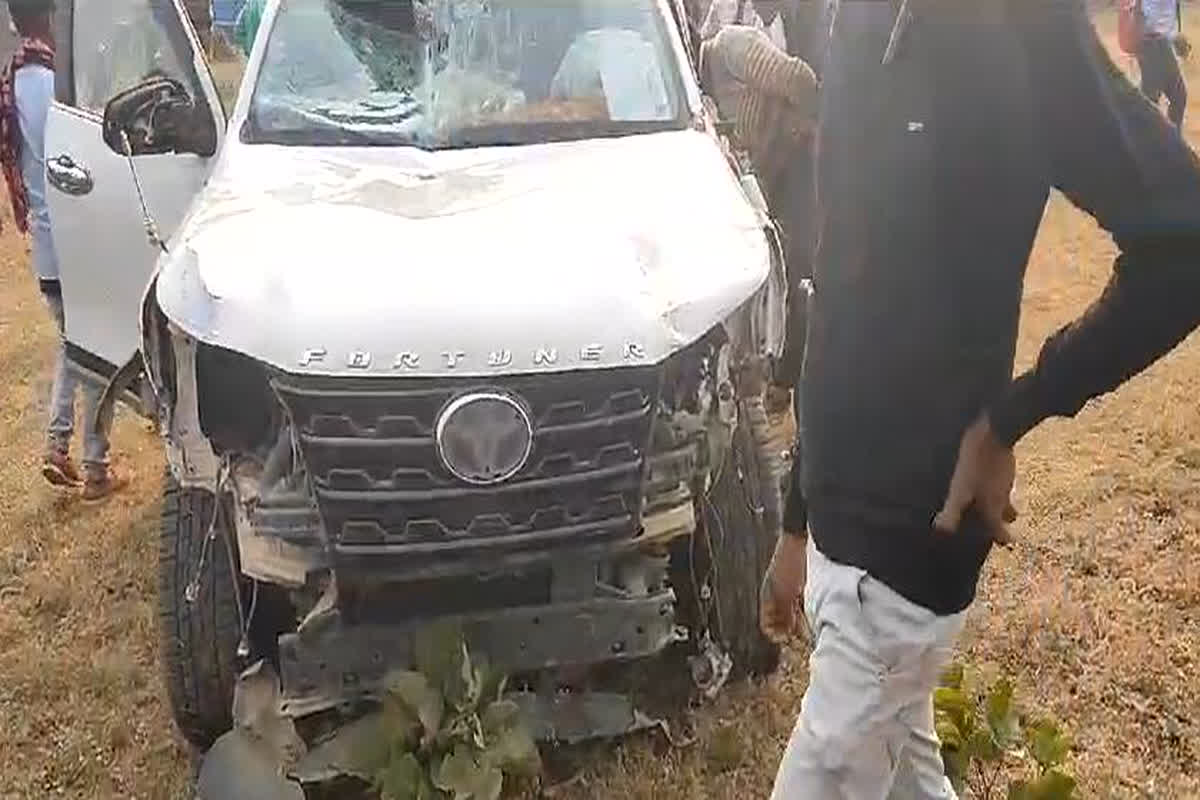 Union Minister Prahlad Patel Accident : केंद्रीय मंत्री प्रहलाद पटेल का हुआ एक्सीडेंट, कार के उड़े परखच्चे, पांच लोग हुए घायल