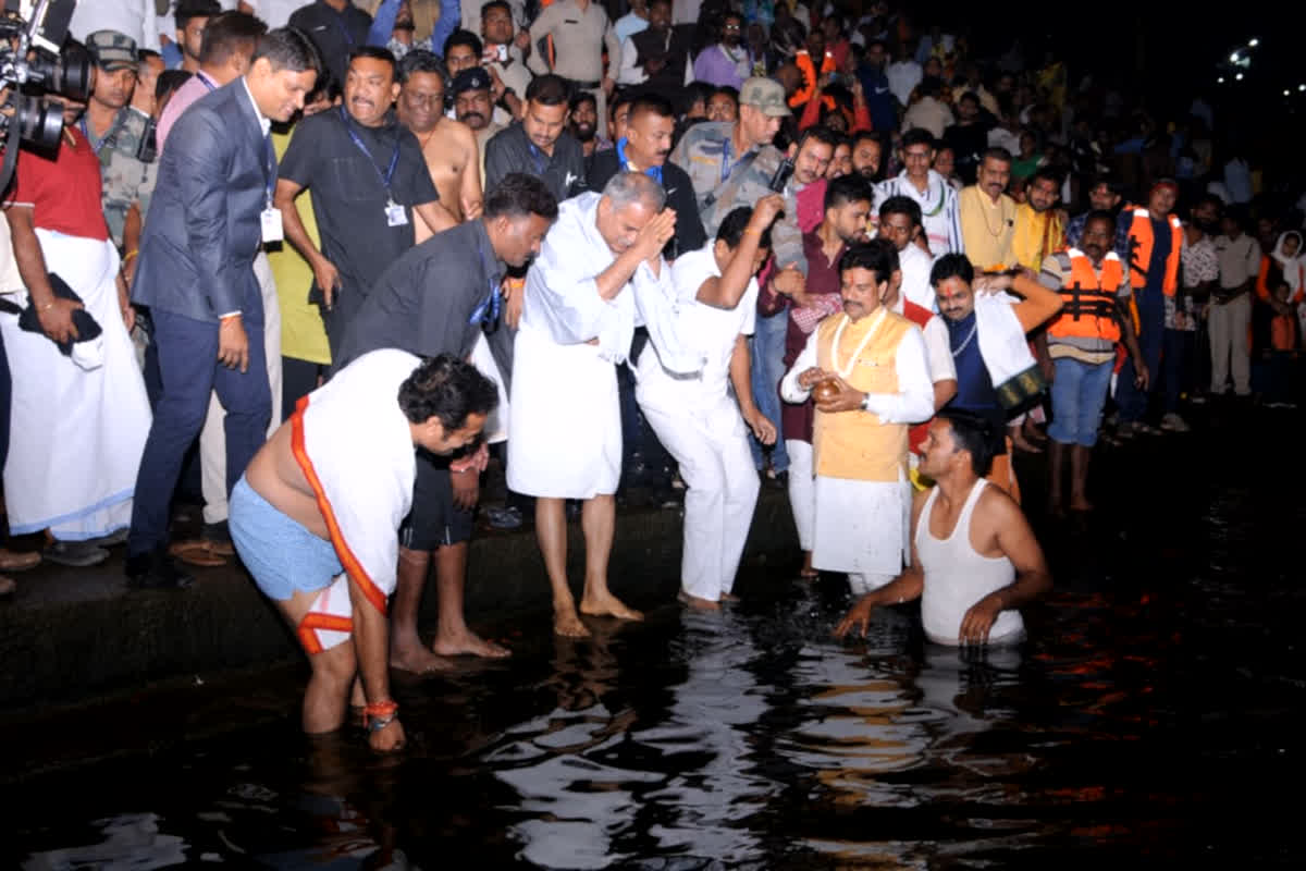 CM Bhupesh Baghel In Mahadev Ghat : CM भूपेश बघेल सुबह चार बजे महादेव घाट में करेंगे स्नान, कई दिग्गज नेता भी रहेंगे मौजूद