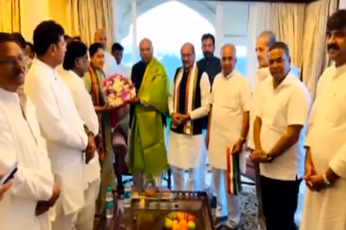 Telangana Vidhansabha Chunav 2023: बीजेपी को लगा बड़ा झटका, पूर्व सांसद ने थामा कांग्रेस का दामन