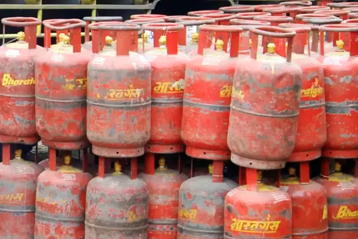 LPG Gas Price Today: लोकसभा चुनाव से पहले जनता को जोर का झटका, आज 25 रुपए महंगा हो गया LPG गैस सिलेंडर