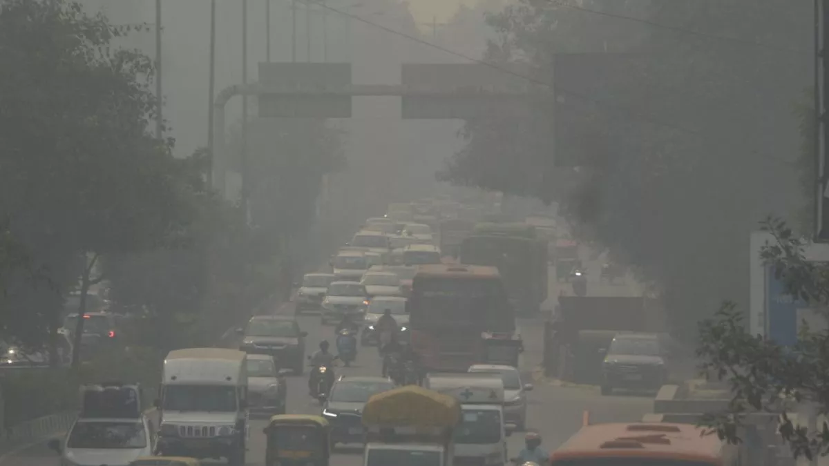 Delhi Air Quality: गैस चेंबर में तब्दील हुई राजधानी, टूट गए सारे पुराने रिकॉर्ड, हवा में घुल रहा जहर…